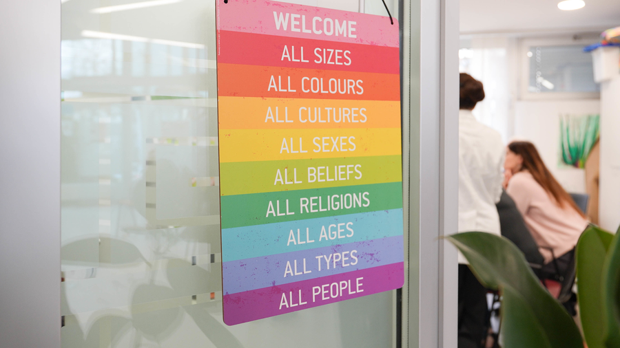 Schild Willkommen mit Willkommenssprüchen Schild Willkommen mit Willkommenssprüchen