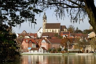 Blick auf die Stadtkirche vom oberen See Quellenangabe - Bildarchiv Stadt Böblingen Foto Ruchay.jpg Blick auf die Stadtkirche vom oberen See Quellenangabe - Bildarchiv Stadt Böblingen Foto Ruchay.jpg
