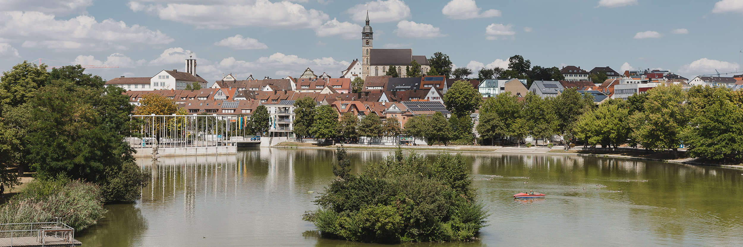 Böblinger See, im Hintergrund die Stadtkirche.