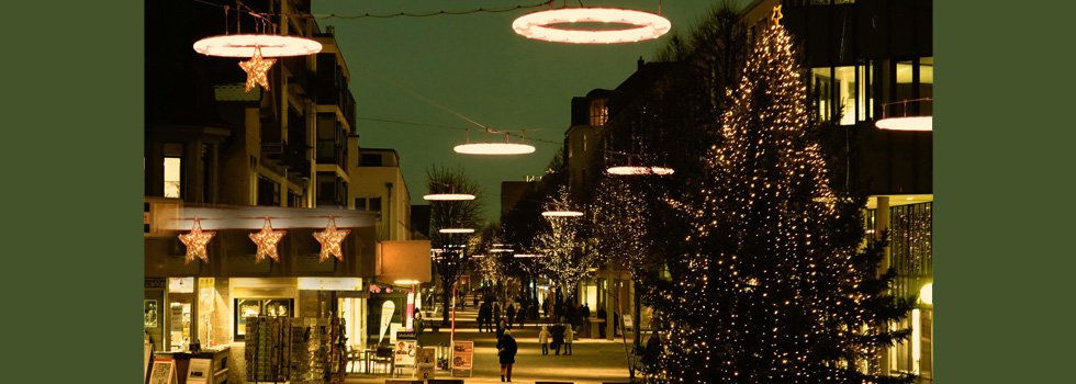 Bahnhoftsraße an Weihnachten